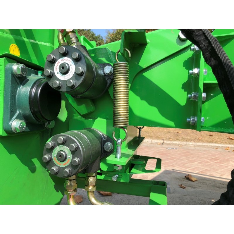Štiepkovač pre traktor V-72 s hydraulickým posunom do 18 cm