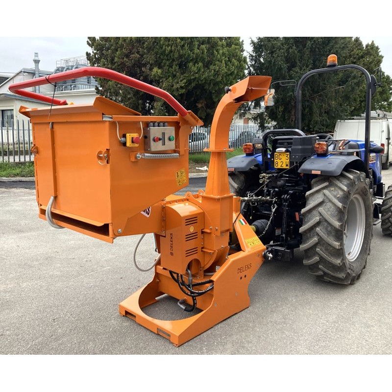 Štiepkovač pre traktor DELEKS DK-1500 s HYDRAULICKÝM POSUNOM do 10 cm